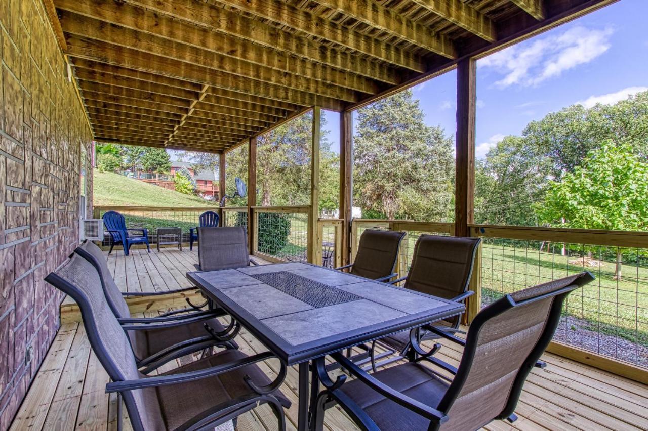 Fun & Games By Honeybearcabins 2Br/1Ba Sleeps 7 Sevierville Exterior photo