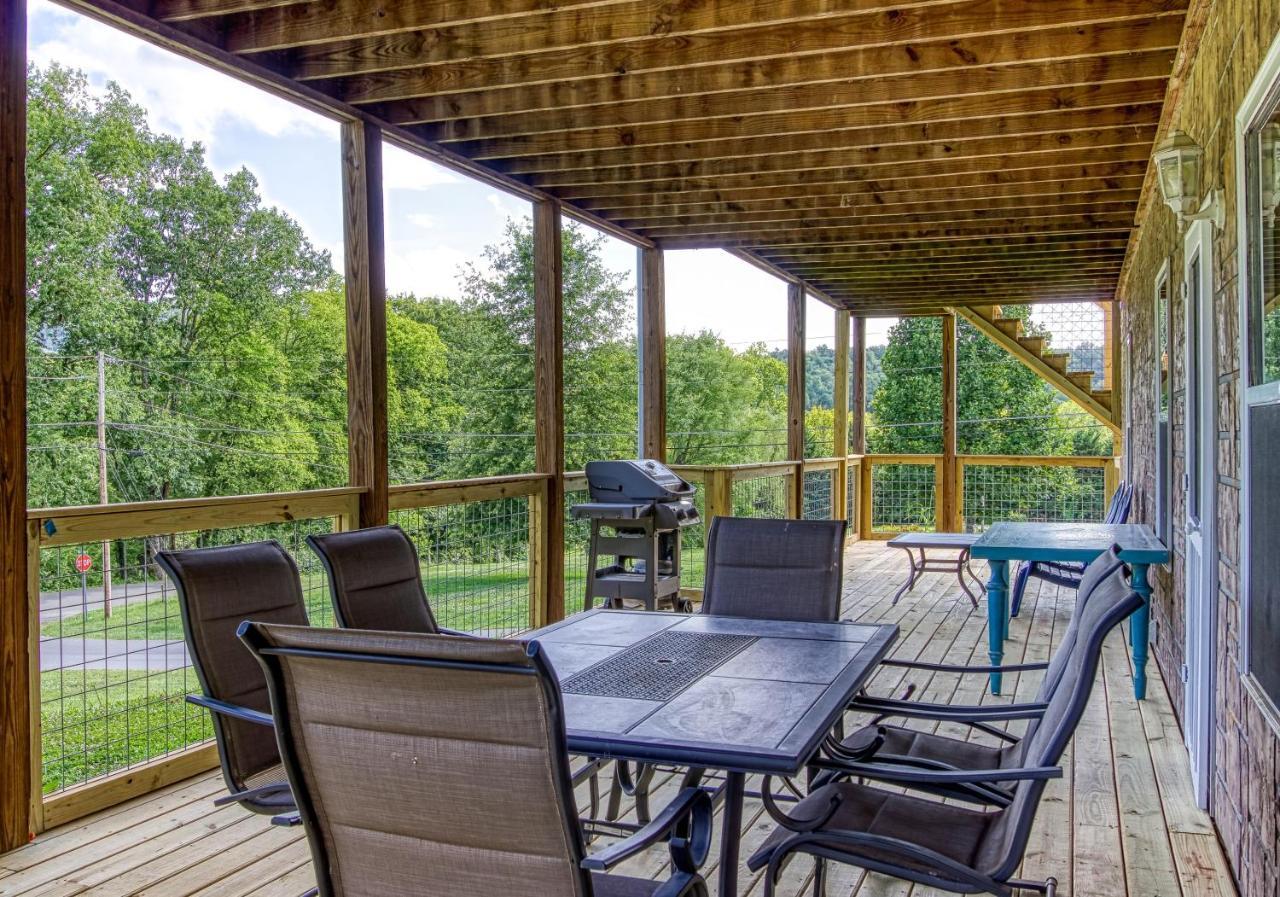 Fun & Games By Honeybearcabins 2Br/1Ba Sleeps 7 Sevierville Exterior photo
